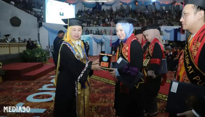 Rektor dan IKA Unila Sampaikan Pesan Penting pada Wisuda 1.237 Mahasiswa Periode VI 2024
