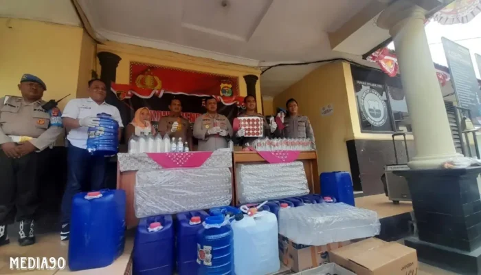 Polsek Tanjungkarang Barat Gerebek Lokasi Produksi Arak Bali Ilegal Usai Pelajar di Bandar Lampung Pesta Miras