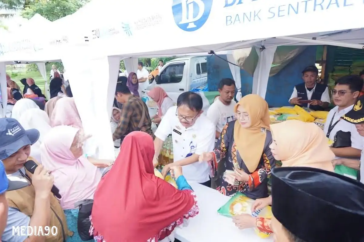 Bupati Agus Istiqlal Buka Hari Kedua Gerakan Pangan Murah 2024 di Pesisir Barat