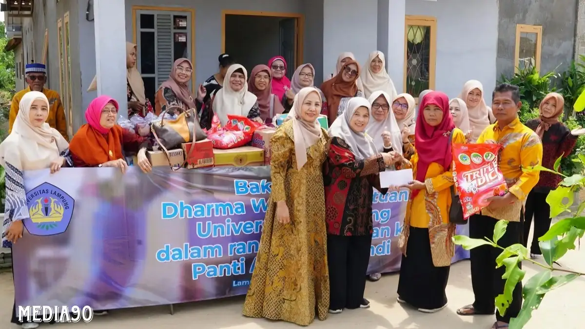 Darma Wanita Unila Santuni Yatim Piatu dan Dhuafa di Panti Sosial Srikandi Lampung Tengah
