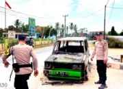 Kijang Tua Warga Batanghari Hangus Terbakar Diduga Korslet di Depan SPBU Metro Kibang Lampung Timur