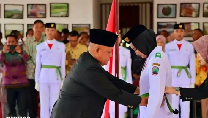 Bupati Nanang Ermanto Resmi Kukuhkan 35 Paskibraka untuk Upacara HUT ke-79 RI di Lampung Selatan