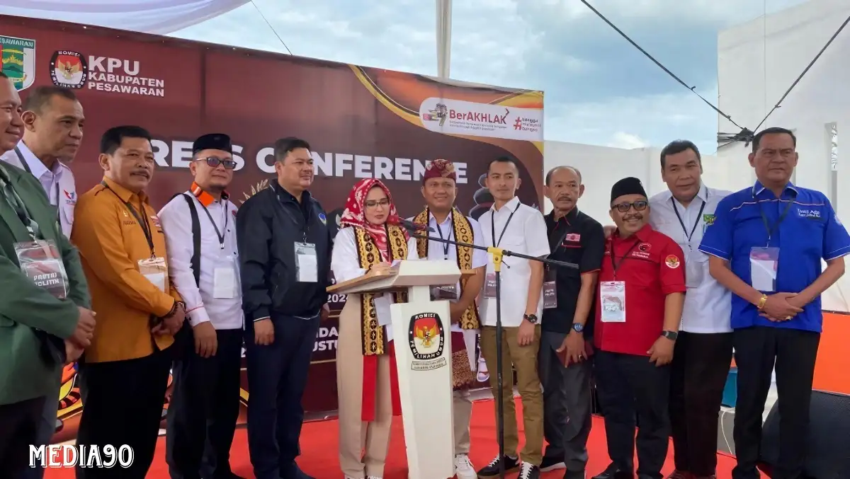 Diusung 11 Partai, Istri Bupati Pesawaran Dendi dan Antonius Daftar Calon Bupati dan Wakil Bupati Pesawaran ke KPU