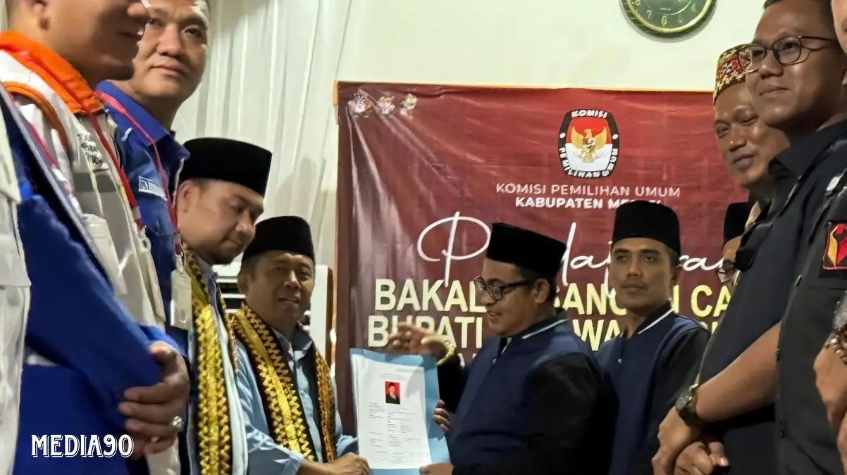 Diusung Lima Partai, Suprapto - Fuad Daftar Calon Bupati dan Wakil Bupati Mesuji ke KPU Malam Hari Jelang Penutupan