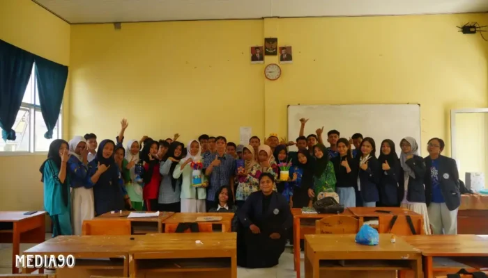 Dosen IIB Darmajaya Transformasi Sampah Plastik Jadi Pusat Kreatif dan Ekonomi di SMKN 7 Bandar Lampung
