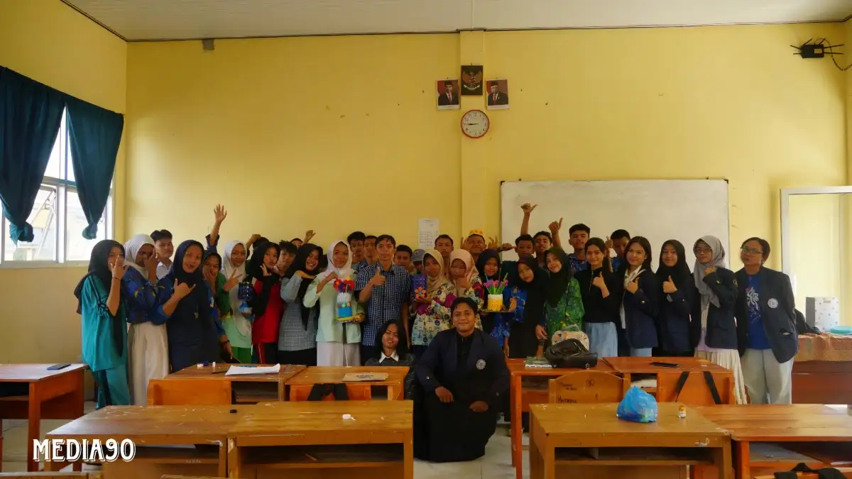 Dosen IIB Darmajaya Rubah Sampah Plastik Jadi Pusat Kreatif dan Ekonomi di SMKN 7 Bandar Lampung