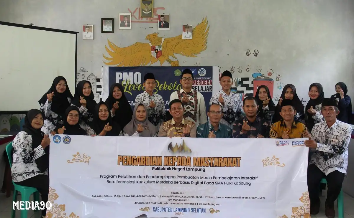 Dosen Polinela Beri Pelatihan Pembuatan Media Pembelajaran Interaktif di SMA PGRI Katibung