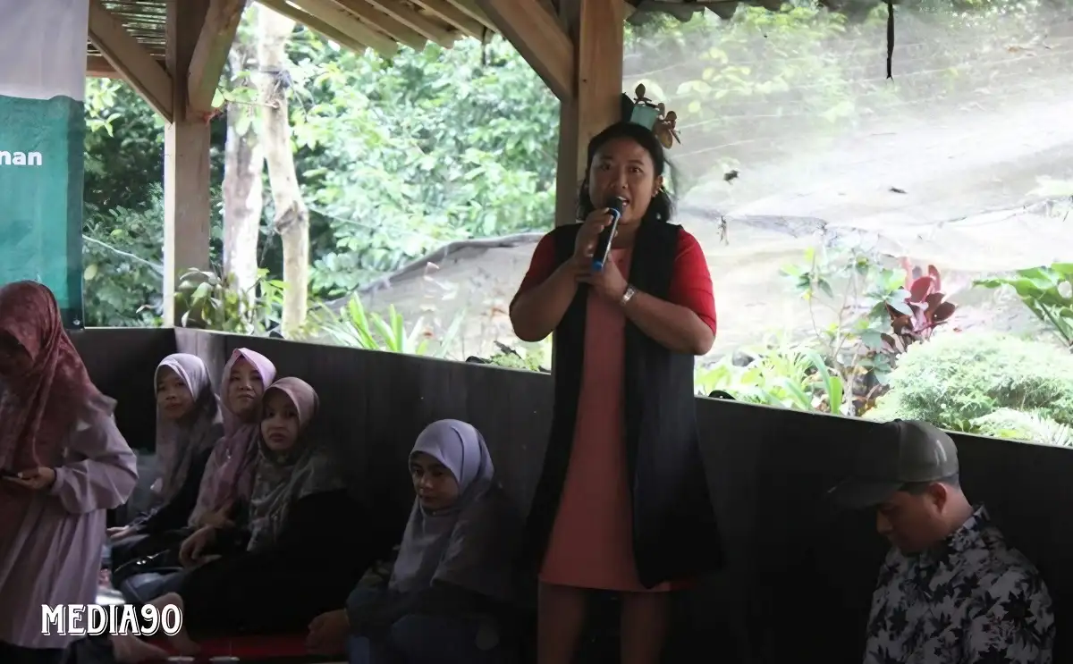 Dosen Polinela Beri Penyuluhan Budidaya Pala Terhadap Iklim di Desa Wiyono