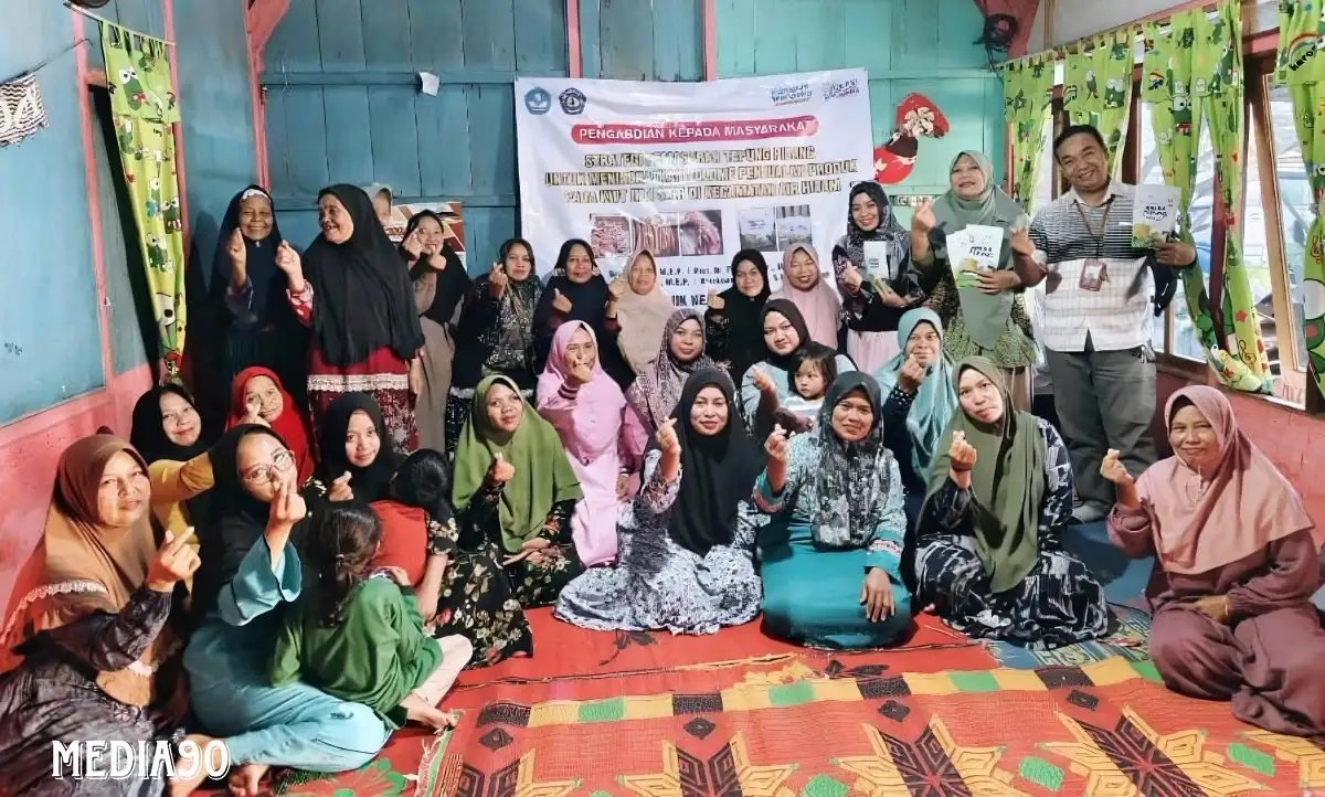 Dosen Polinela Jurusan Ekonomi dan Bisnis Gelar PKM Terkait Pengemasan dan Pemasaran kepada KWT Inti Sari, Lampung Barat