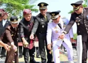 HUT ke-79 RI: Bupati Lampung Selatan Ziarah dan Tabur Bunga di Makam Pahlawan Kalianda