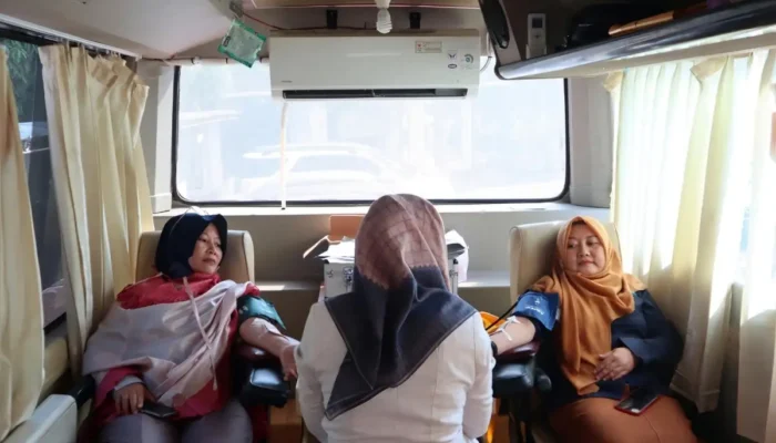 Menyambut Hari Pelanggan Nasional, PLN Lampung dan PMI Bersatu Gelar Aksi Donor Darah