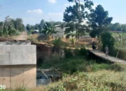 Jembatan Penghubung Kotabaru Jati Agung – Lampung Timur Dua Tahun Rusak, Warga Rutin Swadaya Buat Jembatan Darurat