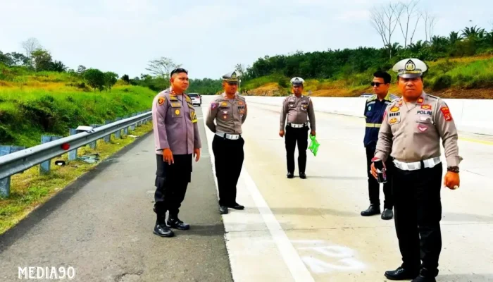 Insiden Mengerikan di Tol Trans Sumatera: Kecelakaan Truk dan Minibus Tewaskan Empat Orang, Polres Lampung Selatan Lakukan Penyelidikan