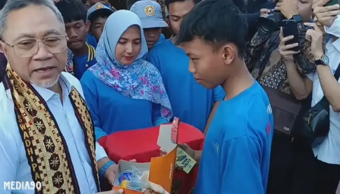 Kunjungi Sekolah di Lampung Selatan, Menteri Perdagangan Ungkap Alokasi Anggaran Rp71 Triliun untuk Program Makan Gizi Gratis