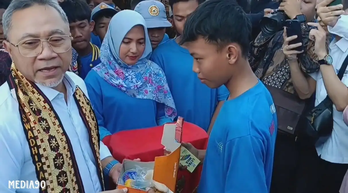 Kunjungi Sekolah di Lampung Selatan, Menteri Perdagangan Sebut Alokasi Anggaran Program Makan Gizi Gratis Capai Rp71 Triliun
