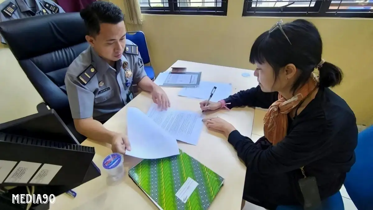 Langgar Keimigrasian di Acara Tubaba Art Festival, Tiga WNA Asal China dan Jepang ini Dideportasi Petugas Imigrasi