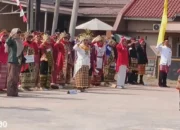 HUT ke-79 RI: Warga Griya Abdi Negara Bandar Lampung Gelar Upacara dengan Pakaian Adat dan Bahasa Lampung