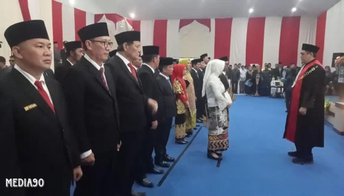 M. Emir Ditunjuk sebagai Ketua Sementara, 25 Anggota DPRD Pesisir Barat Periode 2024 Resmi Dilantik, Simak Daftarnya