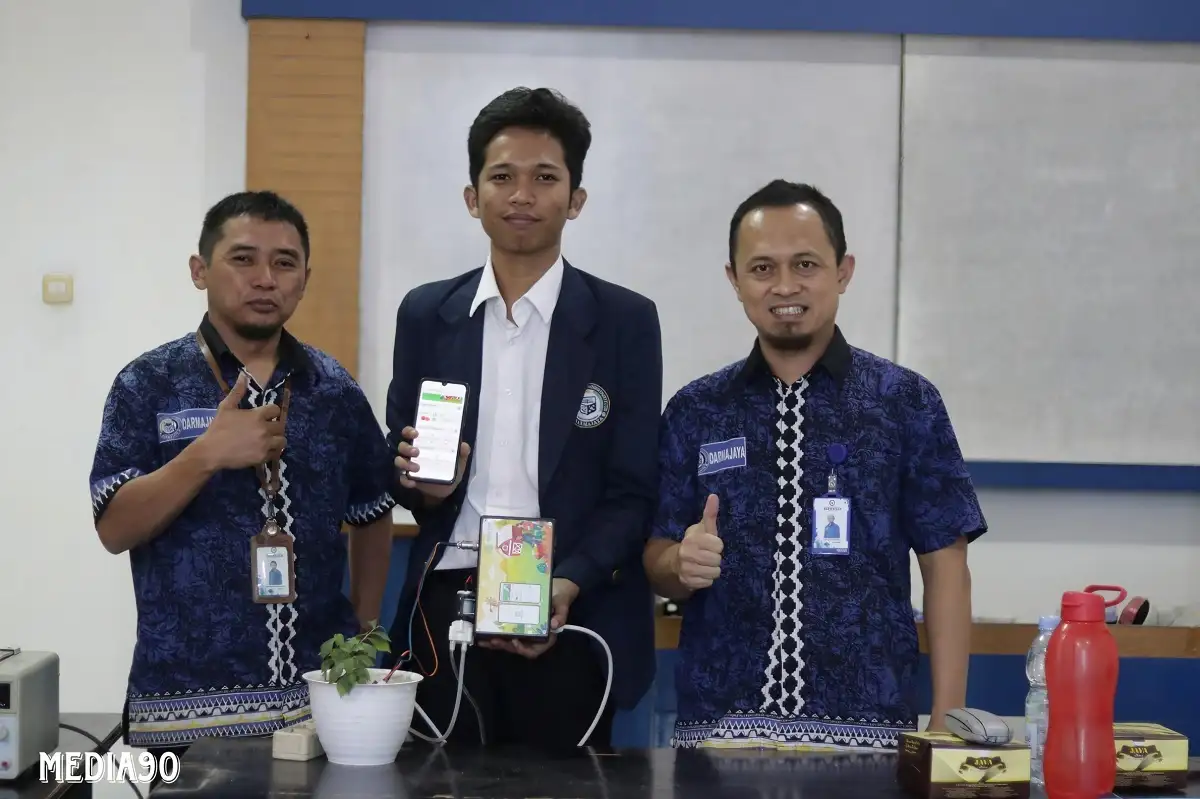 Mahasiswa IIB Darmajaya Ciptakan Aplikasi IoT untuk Pertanian di Lahan Sempit