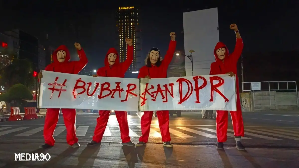 Mahasiswa Lampung Protes Bubarkan DPR RI di Tugu Adipura, Imbas Isu Pembatalan Putusan MK Terkait Pilkada