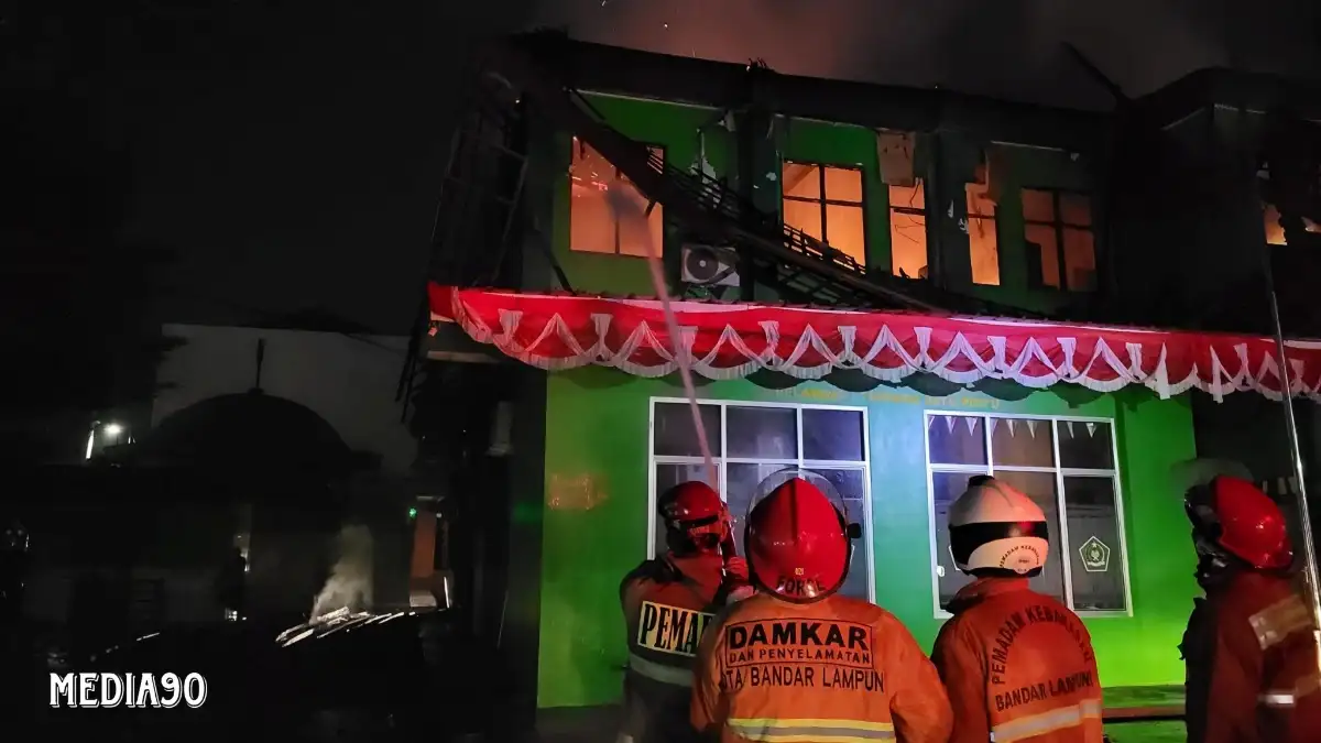 Minggu Dinihari, Kantor Kemenag Bandar Lampung Ludes Terbakar, Diduga Korsleting Listrik