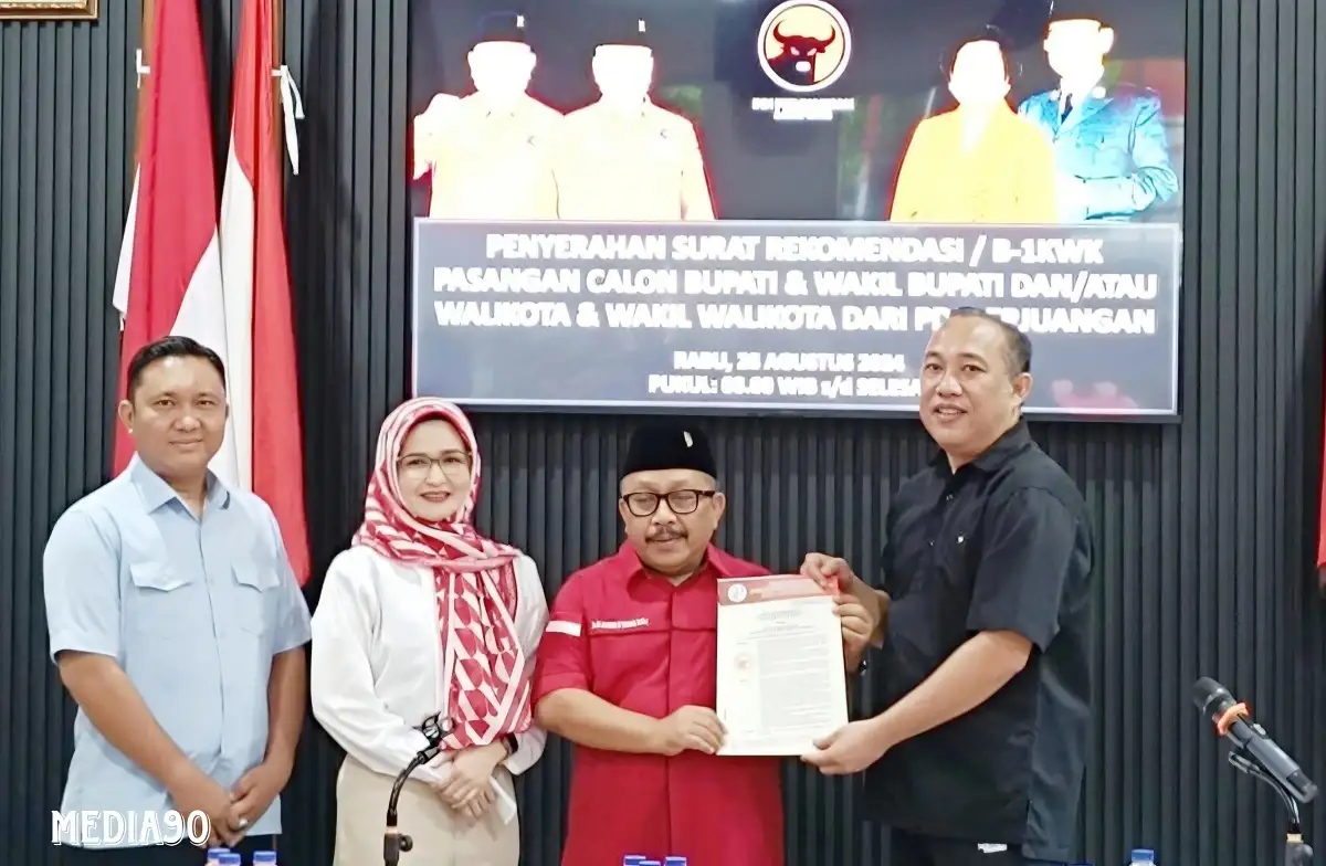 Pertahankan Kemenangan, PDIP Berikan Formulir B1KWK ke Pasangan Nanda-Antonius di Pilkada Pesawaran