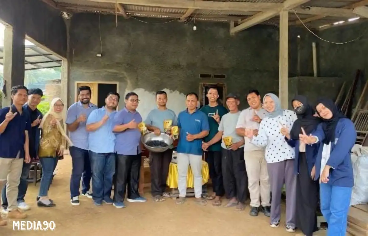 Polinela Terapkan Teknologi Tepat Guna untuk Pengembangan Usaha Arang Batok Kelapa di Natar