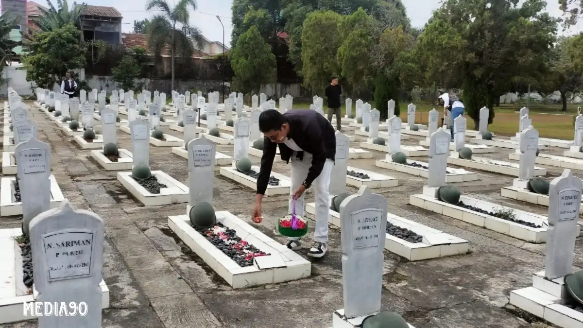 Rayakan HUT ke-79 RI, Tunas Honda Lampung Ziarah ke Makam Pahlawan Hingga Beri Bantuan ke Veteran