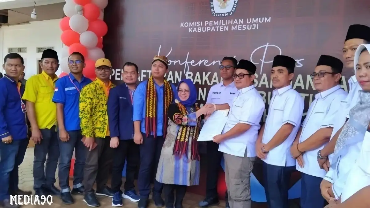 Resmi Daftar Pasangan Calon Bupati dan Wakil Bupati Mesuji ke KPU, Elfianah - Yugi Pasang Target Menang 84 Persen