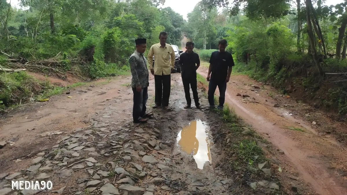 Sudah 21 Tahun Tak Diperbaiki, Anggota DPRD Lampung Selatan Hamdani Konsisten Perjuangkan Jalan Penghubung Kertosari dan Wawasan