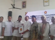 Parosil dan Mad Hasnurin Daftar Pilkada Lampung Barat ke KPU: Tunggu Kabar dari Partai Golkar pada 28 Agustus 2024