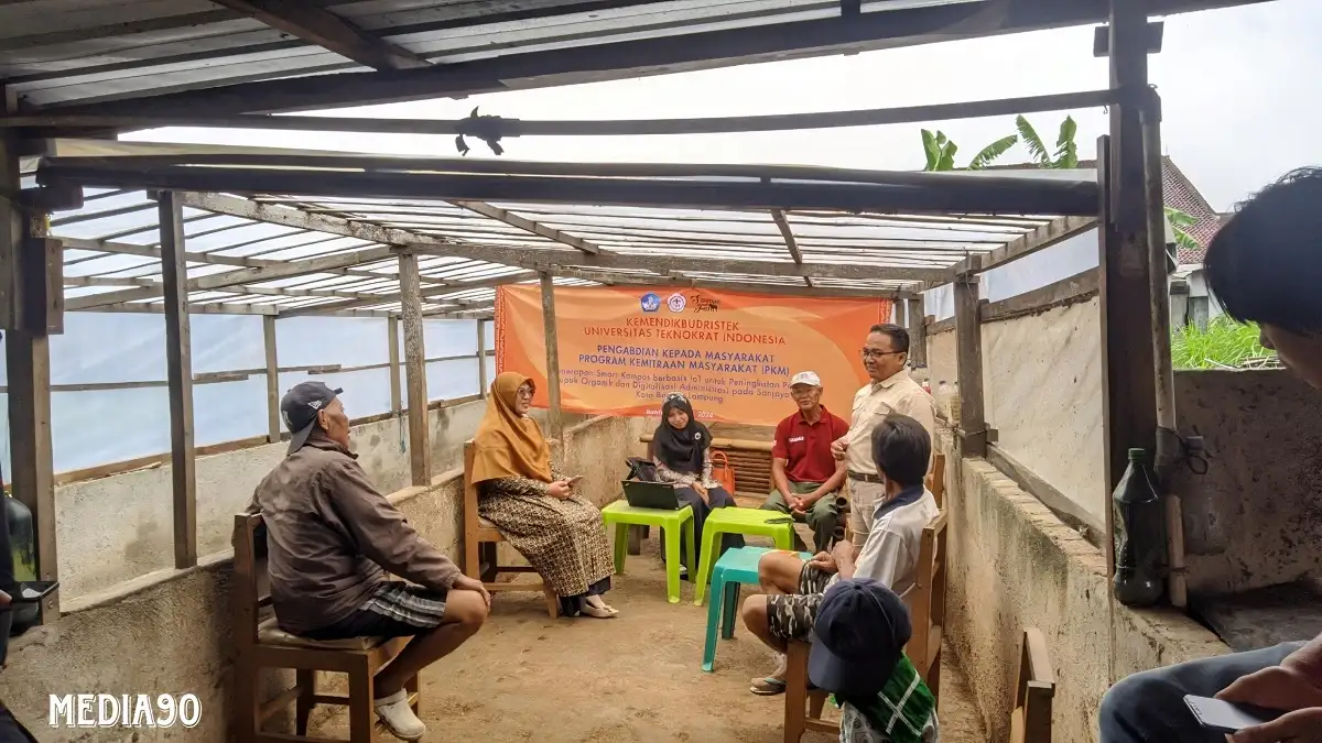 Universitas Teknokrat Indonesia Berikan Pelatihan Pembuatan Pupuk Organik di PT Sanjaya Farm