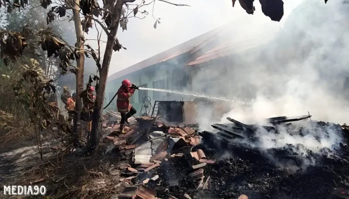 Gedung SMPN 6 Pesawaran di Tegineneng Hangus Terbakar Akibat Kebakaran Sampah, Uang Rp15 Juta Terbakar Bersama