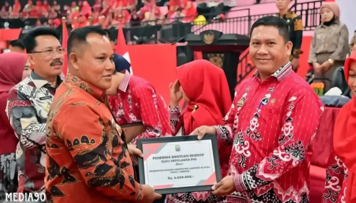 Bupati Lampung Selatan Cairkan Insentif Tahap Kedua untuk 4.995 Guru Honorer