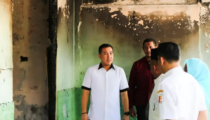 Bupati Pesawaran Kunjungi SMPN 6 Tegineneng Setelah Kebakaran, Sumber Api Diduga dari Sampah Kering