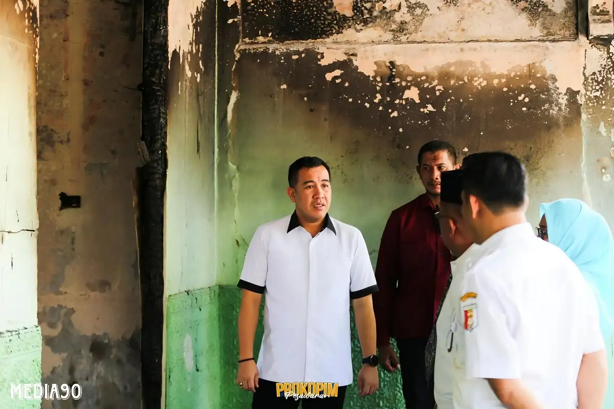 Bupati Pesawaran Tinjau Kebakaran di SMPN 6 Tegineneng, Api Diduga Berasal dari Sampah Kering