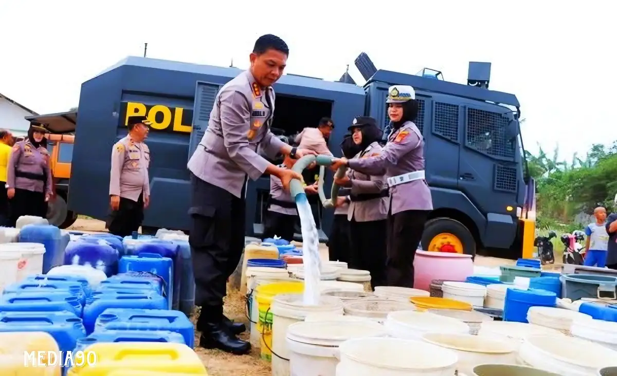 Butuh Air Bersih, Warga Bandar Lampung Terdampak Kemarau Bisa Hubungi Bhabinkamtibmas dan Call Center Polresta 110