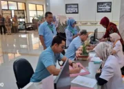 Tes Kesehatan Dilaksanakan: Egi dan Syaiful, Pasangan Calon Bupati Lampung Selatan, Menjalani Pemeriksaan di RSUDAM Lampung.