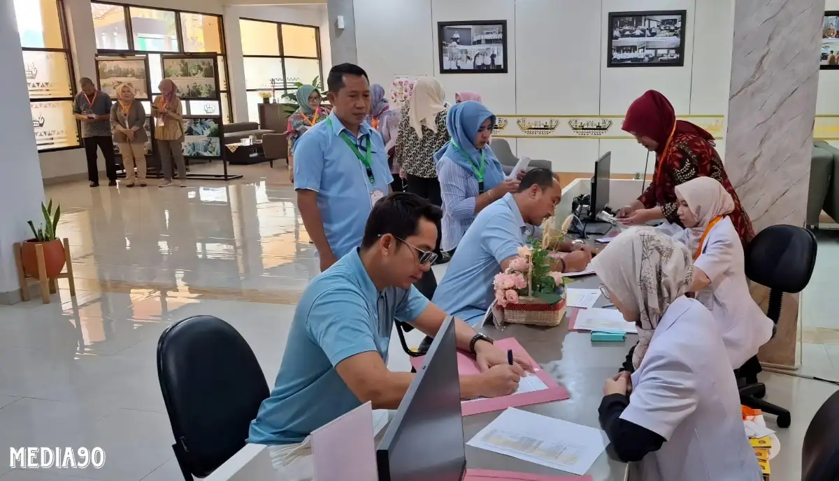 Calon Bupati dan Wakil Bupati Lampung Selatan Egi Syaiful Jalani Tes Kesehatan di RSUDAM Lampung