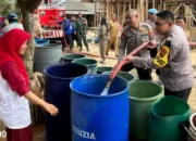 Tersengat Kemarau Dua Bulan, Polres dan Pemkab Lampung Selatan Berikan Bantuan Air Bersih untuk Warga Katibung