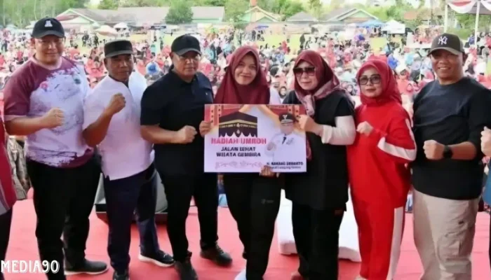 Pemkab Lampung Selatan Hadiahkan Umrah Gratis kepada Dua Warga Bangun Sari dalam Acara Jalan Sehat Tanjung Sari