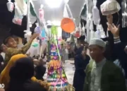 Meriah! Gerebeg Maulid Nabi 2024 di Griya Abdi Negara Bandar Lampung, Warga Berebut Tumpeng, Ayam, dan Hadiah Elektronik