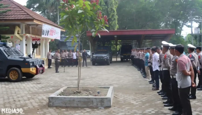 Gugatan Sengketa Dawam – Ketut Mulai Dibahas, Pengamanan Kantor Bawaslu Lampung Timur Diperketat