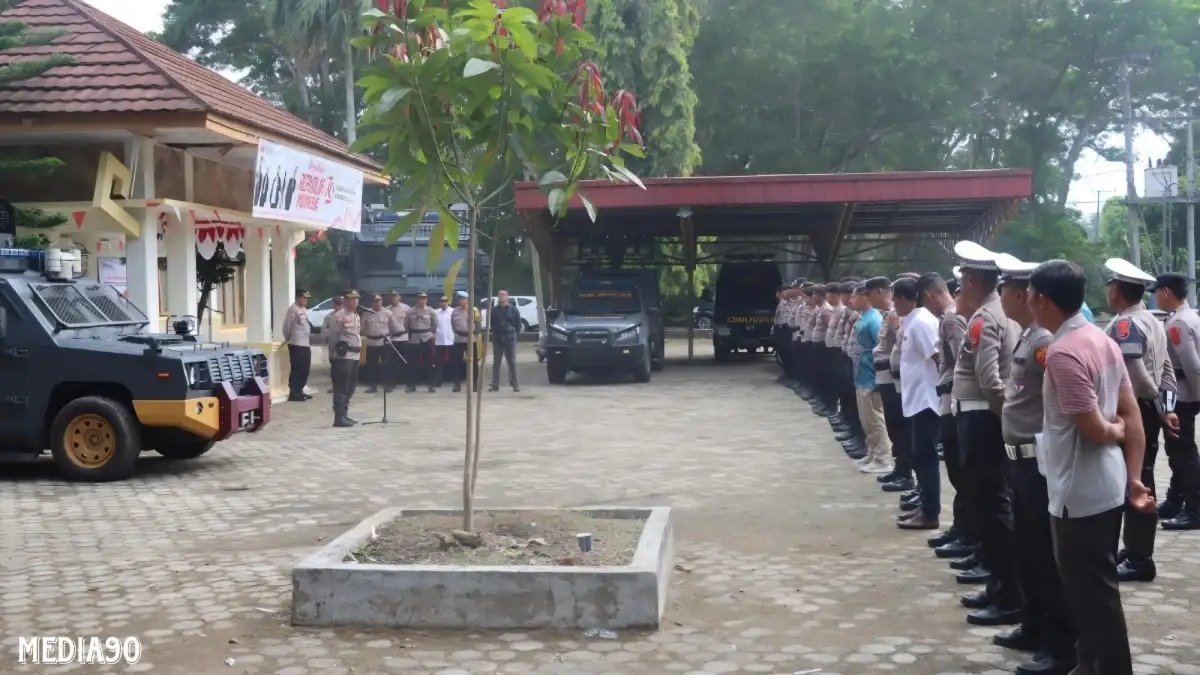 Gugatan Sengketa Dawam – Ketut Mulai Diplenokan, Polisi Perketat Pengamanan di Kantor Bawaslu Lampung Timur
