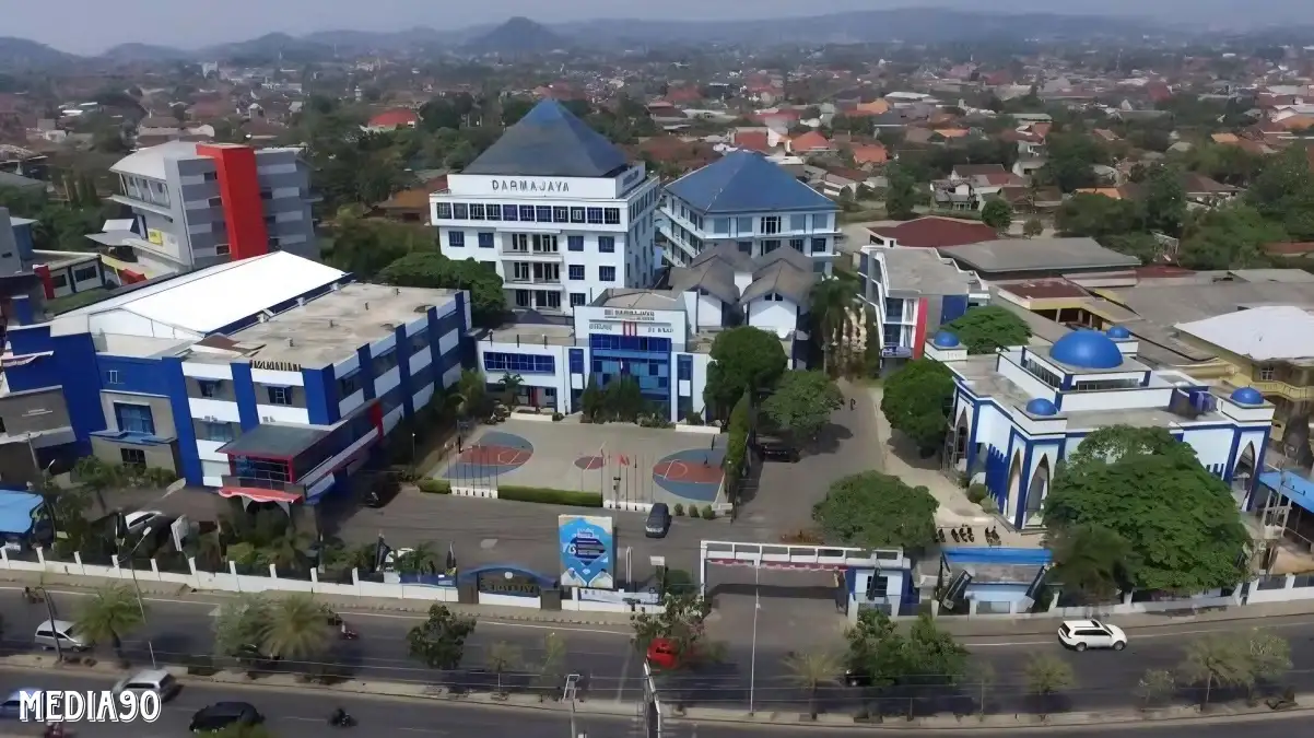 IIB Darmajaya Bersaing dengan Kampus Top Jawa Prestasi Membanggakan di 2024!