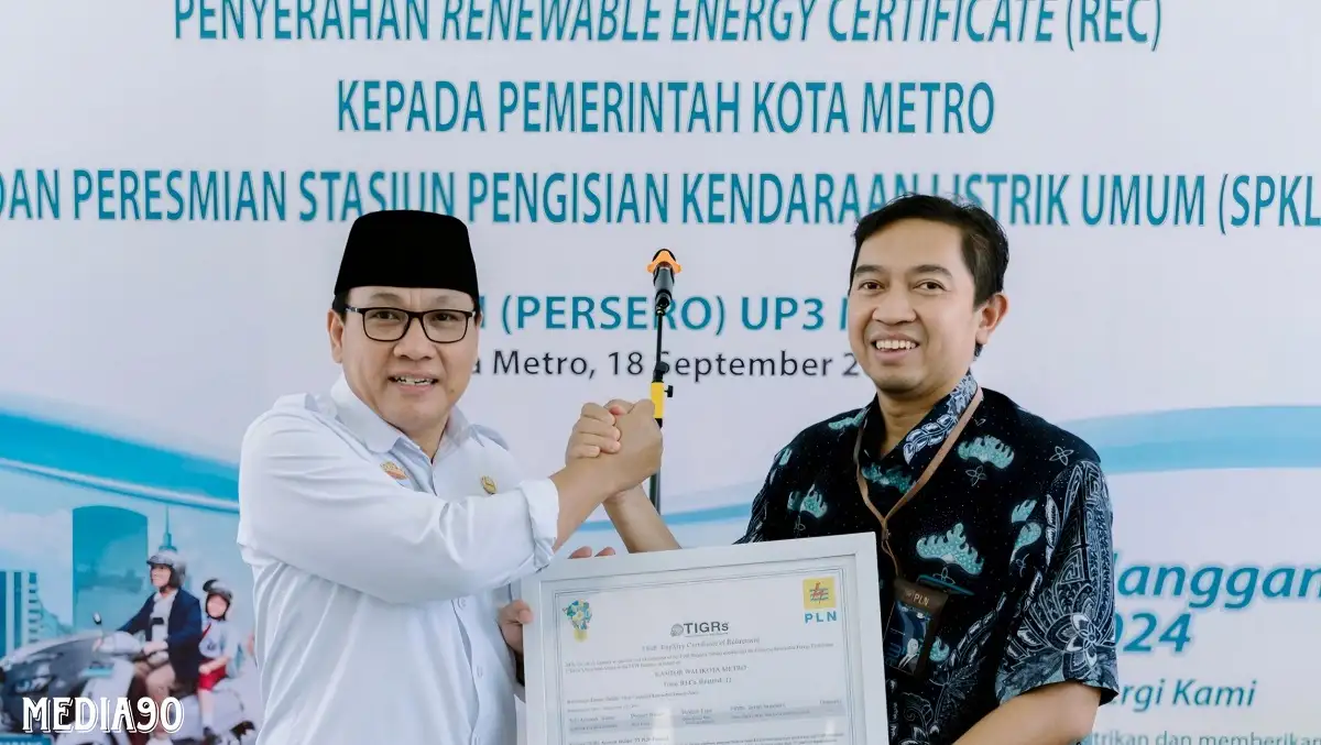 Kontribusi Bangun Daerah Lewat Pajak Penerangan Jalan, Pemkot Metro Anugerahkan Penghargaan ke PLN