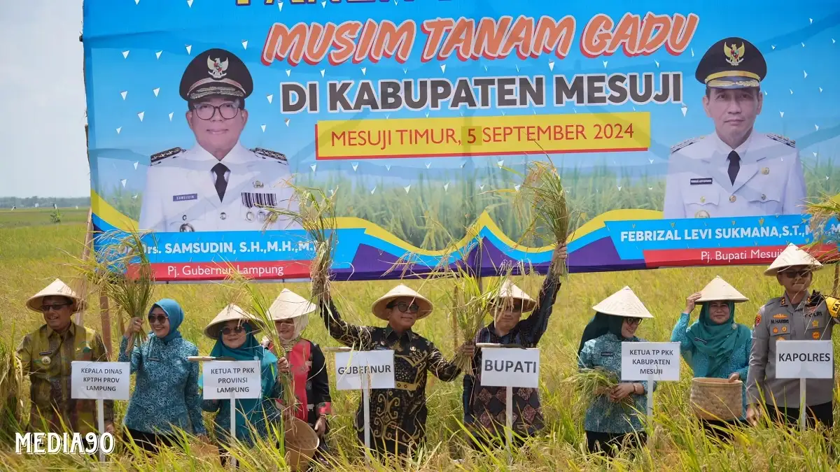 Kunjungi Mesuji, Pj Gubernur Lampung Serahkan Berbagai Bantuan ke Masyarakat Hingga Panen Raya di Wonosari