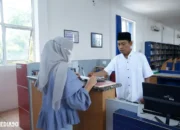 Mbah Saring: Staf Perpustakaan IIB Darmajaya yang Menginspirasi Melalui Senyum dan Dedikasi
