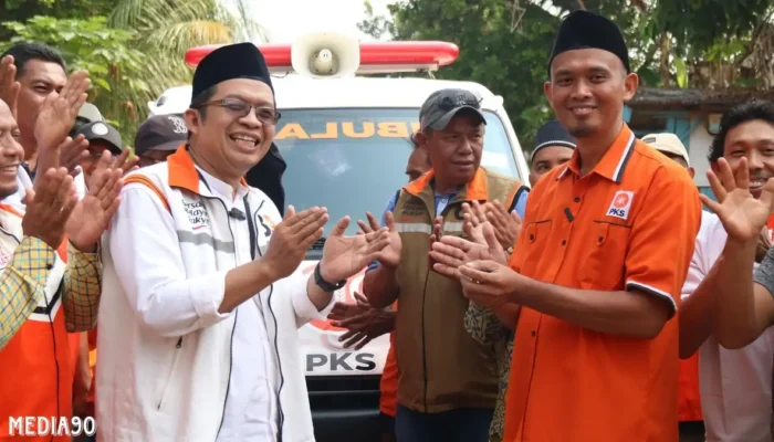 Setelah Dilantik Sebagai Anggota DPRD Lampung, Yusnadi Realisasikan Janji Kampanye dengan Menyerahkan Ambulans untuk Warga Lampung Timur