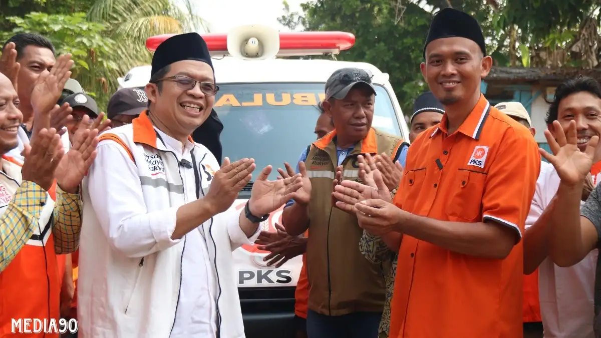 Pasca Dilantik Anggota DPRD Lampung, Yusnadi Tunaikan Janji Kampanye Beri Ambulans ke Warga di Lampung Timur